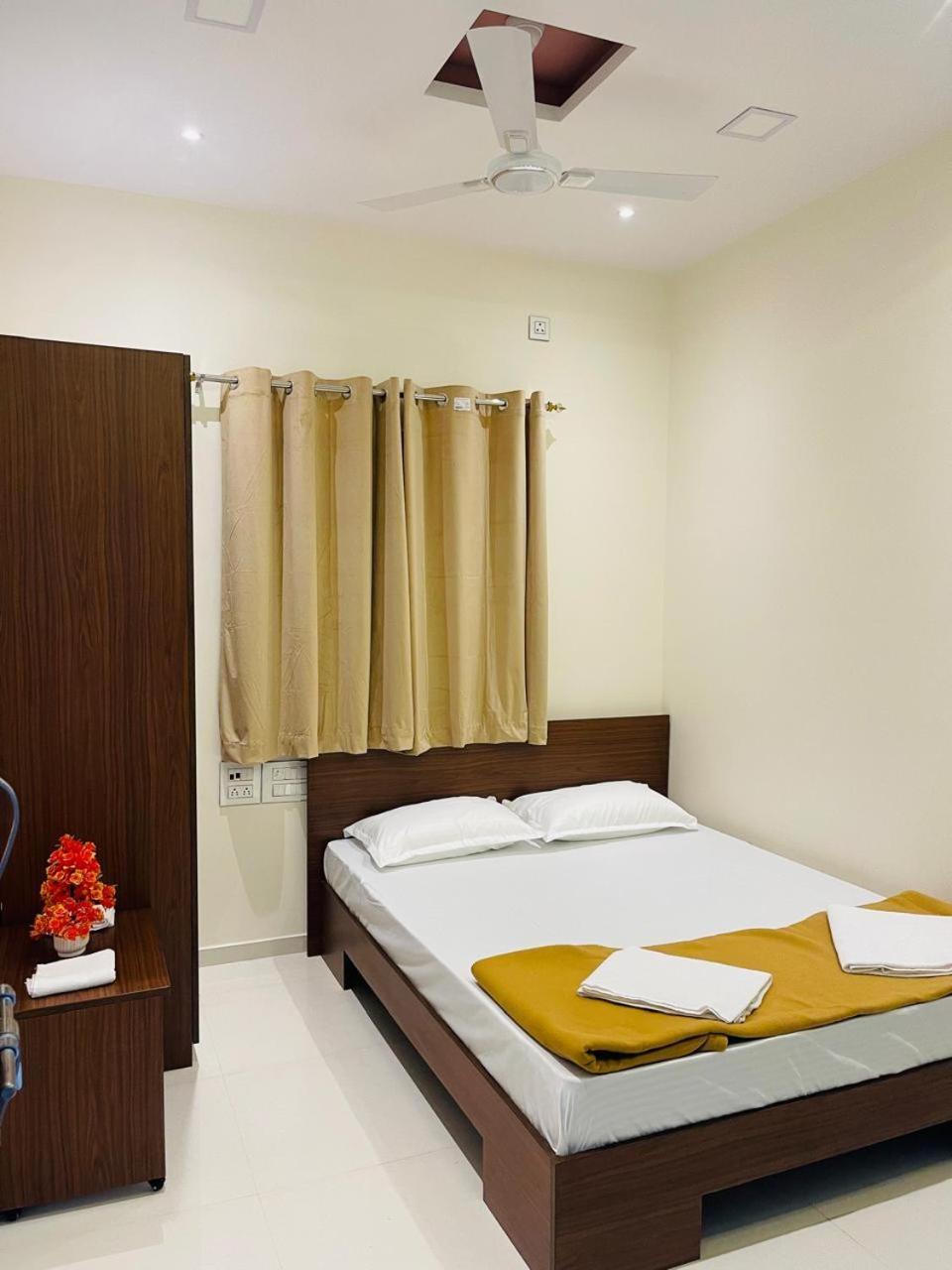 Hotel Ashokraj Kolhapur Exteriör bild
